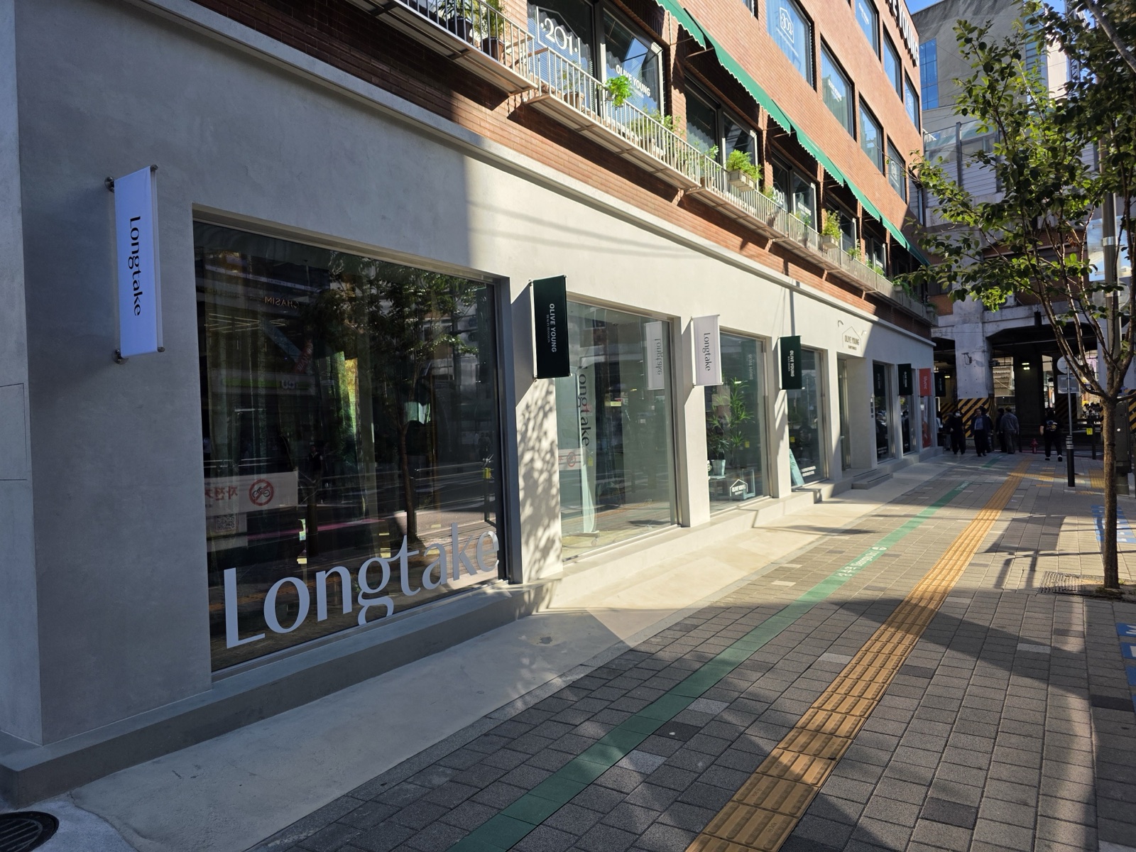 Seongsu at 4 pm. Between lunch and dinner is the easiest time to eat alone.