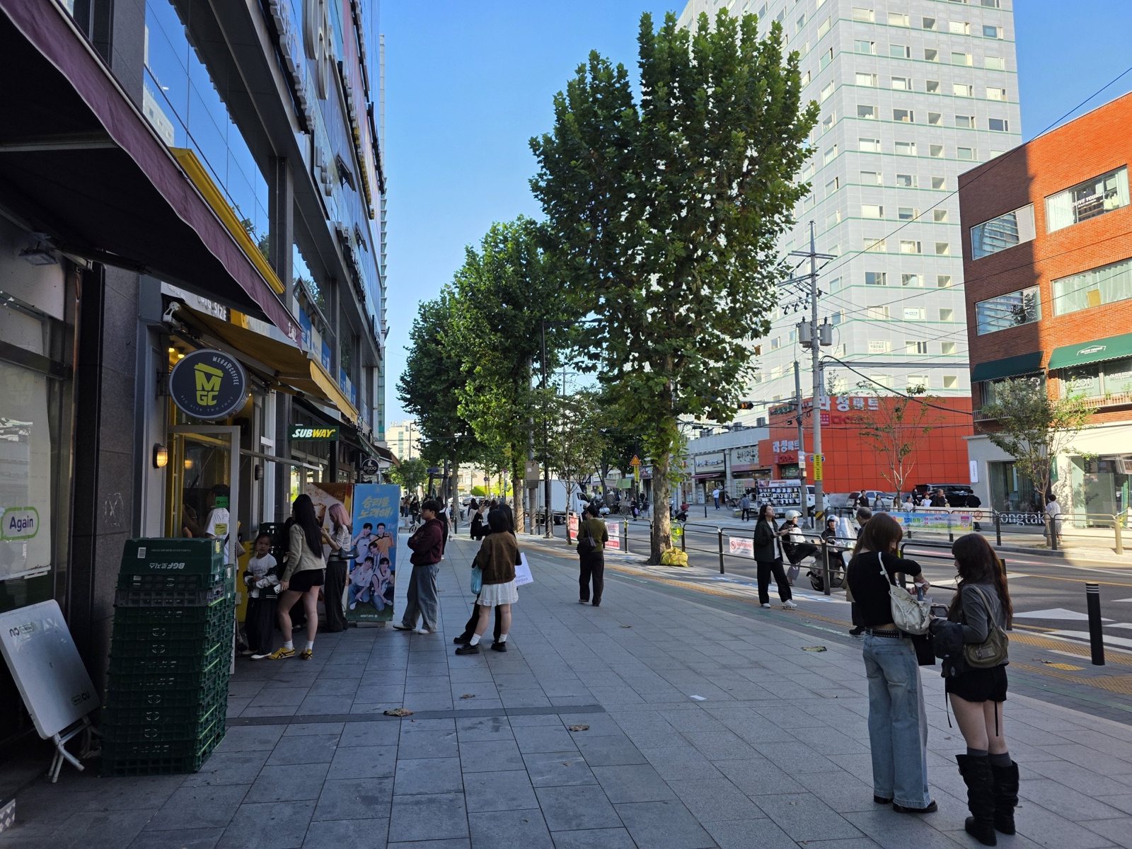 Yeonmujang-gil. Many people walk here alone. Nobody looks twice.